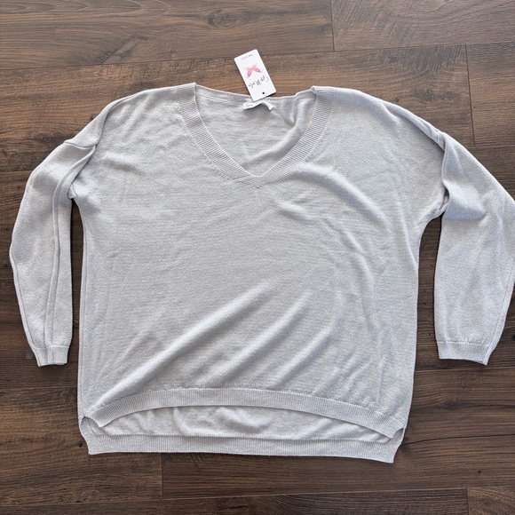 NWT Gigi Moda Silver Metallic Sparkle Sweater - Picture 7 of 7
